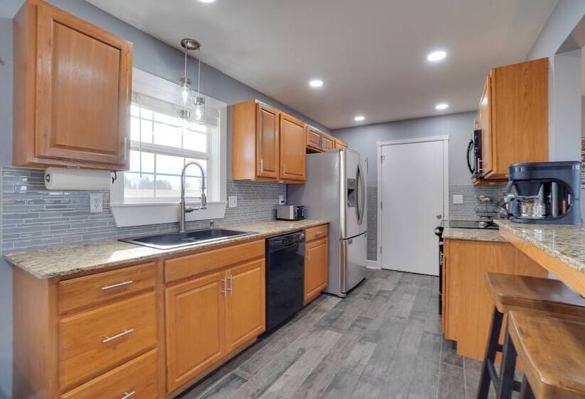 Table Rock Lake Home Fire Pit & Lake Views!