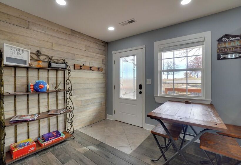 Table Rock Lake Home Fire Pit & Lake Views!