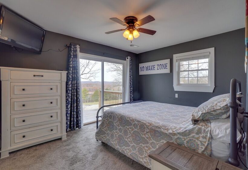 Table Rock Lake Home Fire Pit & Lake Views!