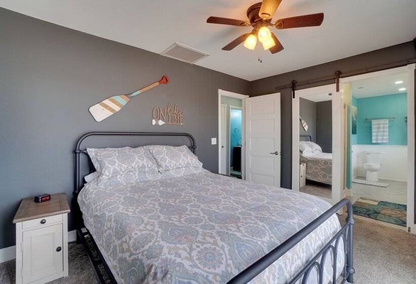 Table Rock Lake Home Fire Pit & Lake Views!