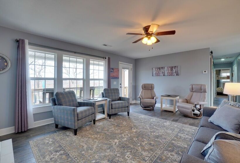 Table Rock Lake Home Fire Pit & Lake Views!