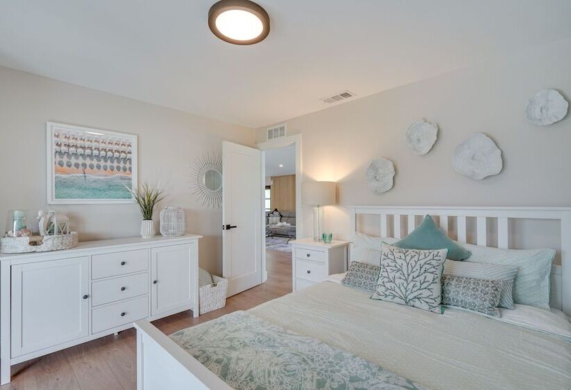 Private Pool: Modern Canalfront Home In Cape Coral