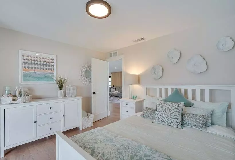 Private Pool: Modern Canalfront Home In Cape Coral