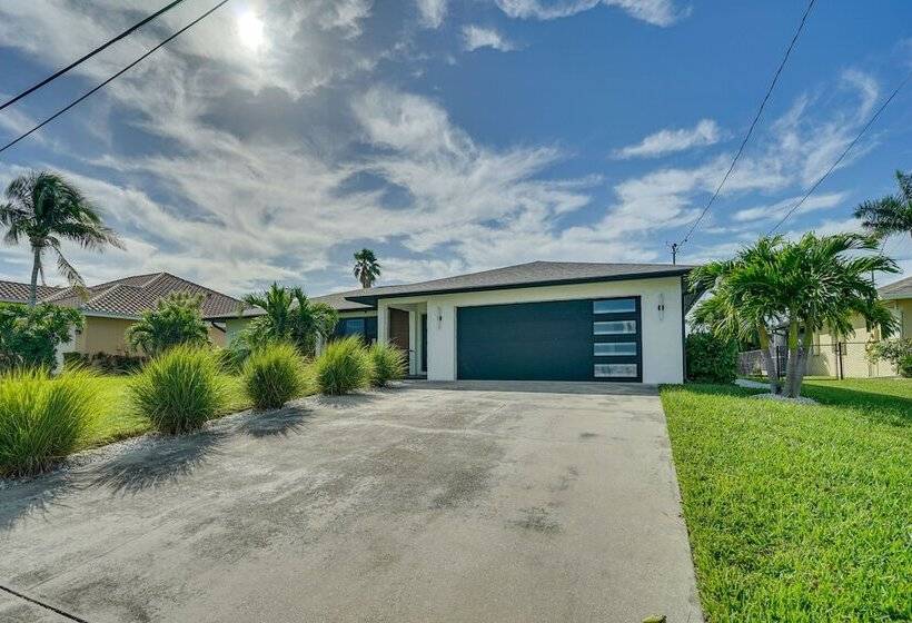 Private Pool: Modern Canalfront Home In Cape Coral