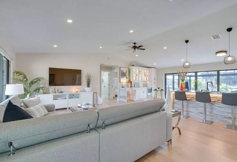 Private Pool: Modern Canalfront Home In Cape Coral