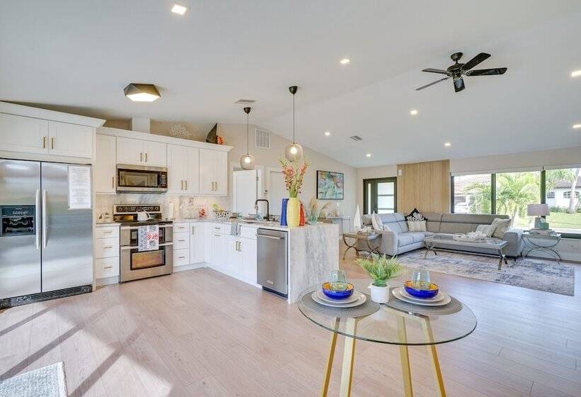 Private Pool: Modern Canalfront Home In Cape Coral