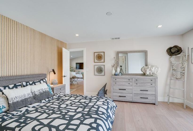 Private Pool: Modern Canalfront Home In Cape Coral