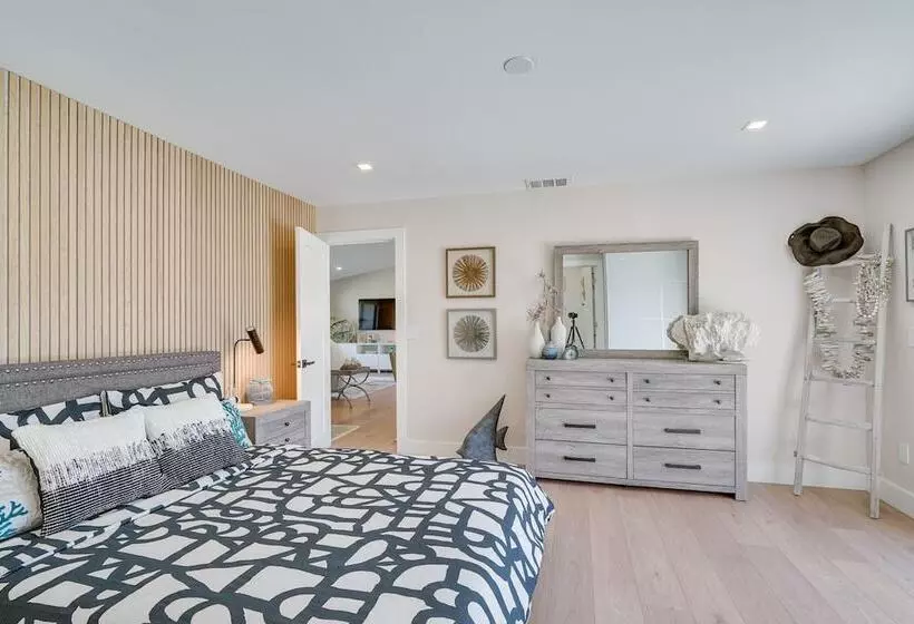 Private Pool: Modern Canalfront Home In Cape Coral