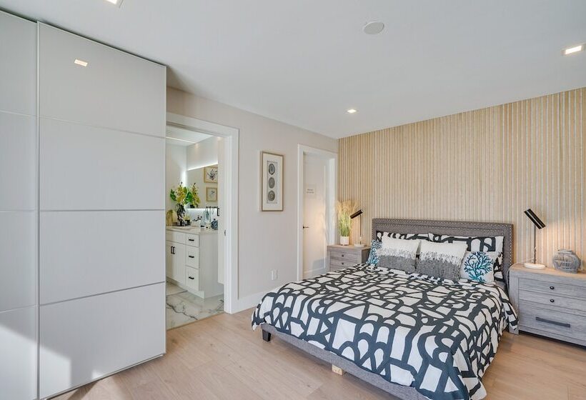 Private Pool: Modern Canalfront Home In Cape Coral