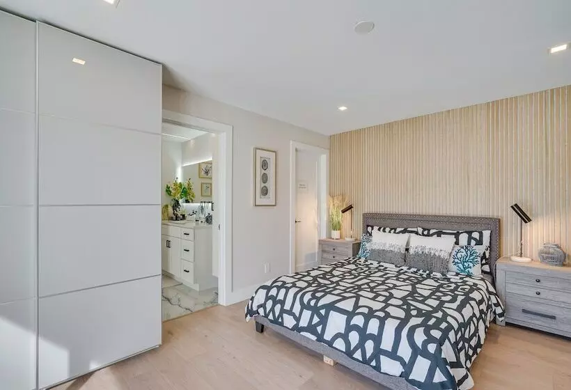 Private Pool: Modern Canalfront Home In Cape Coral