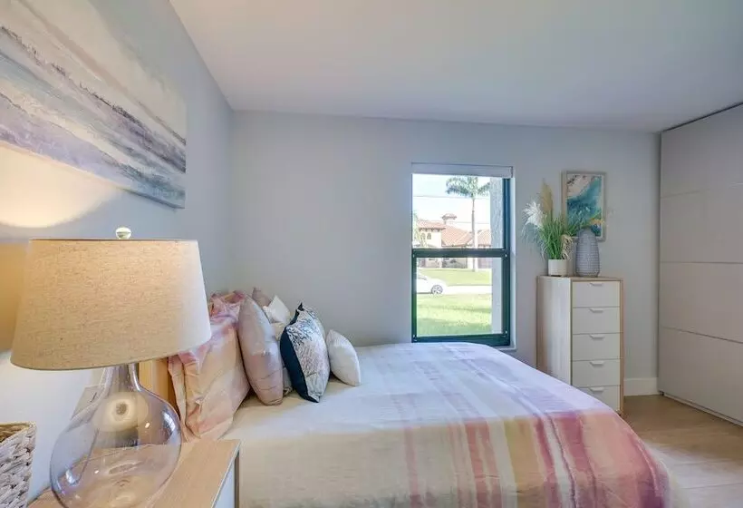 Private Pool: Modern Canalfront Home In Cape Coral