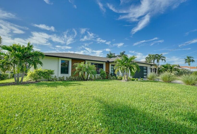 Private Pool: Modern Canalfront Home In Cape Coral