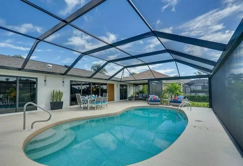 Private Pool: Modern Canalfront Home In Cape Coral