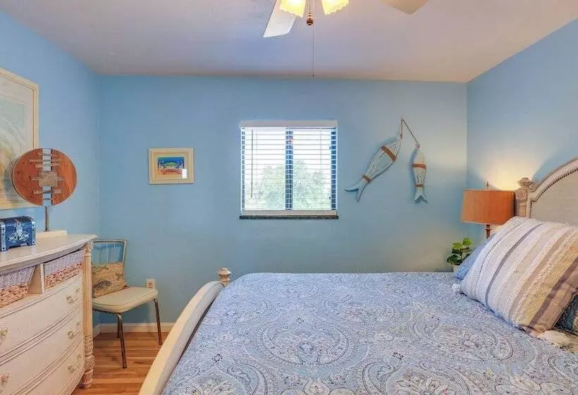 Waterfront Cedar Key Duplex Home: Grill & Dock!