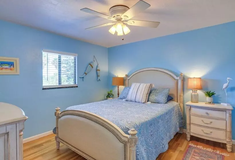 Waterfront Cedar Key Duplex Home: Grill & Dock!