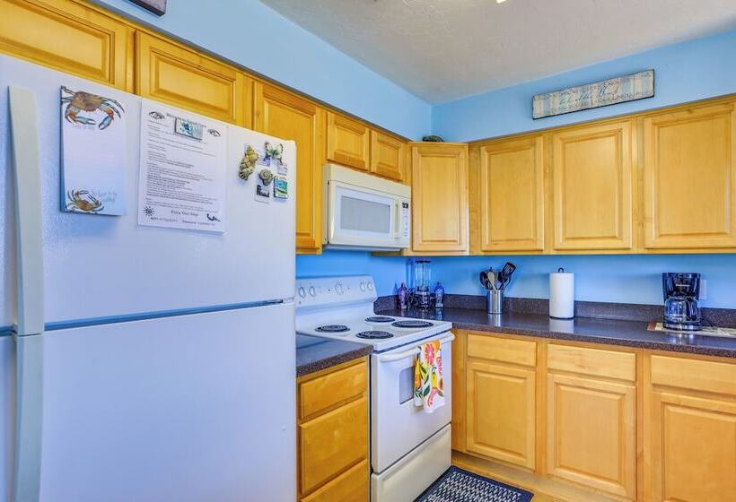 Waterfront Cedar Key Duplex Home: Grill & Dock!