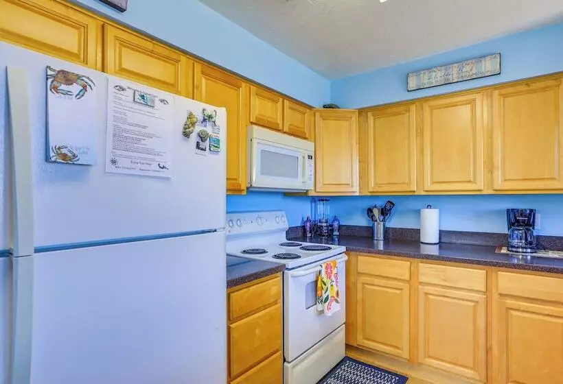 Waterfront Cedar Key Duplex Home: Grill & Dock!