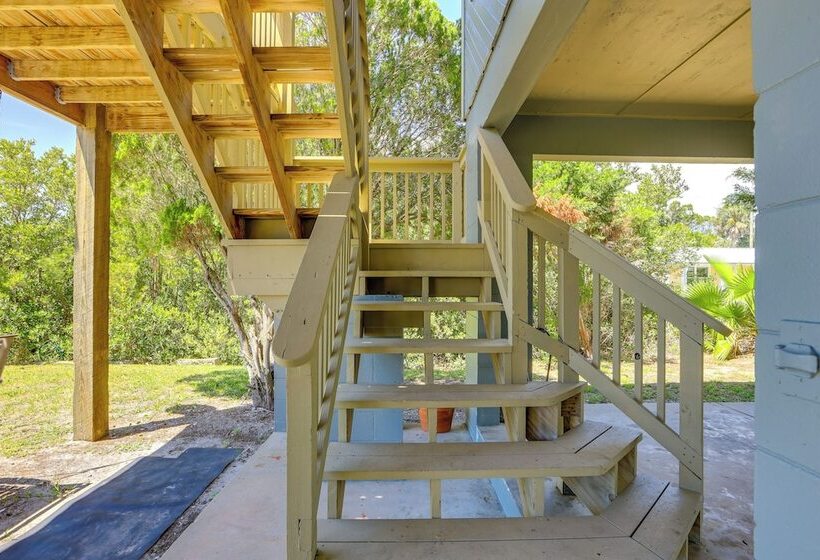 Waterfront Cedar Key Duplex Home: Grill & Dock!
