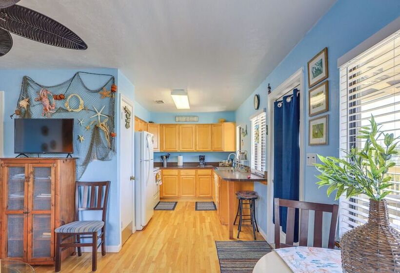 Waterfront Cedar Key Duplex Home: Grill & Dock!