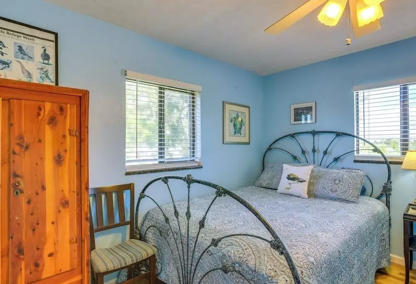 Waterfront Cedar Key Duplex Home: Grill & Dock!