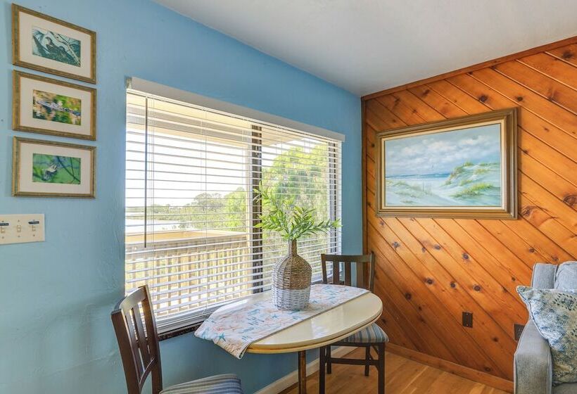 Waterfront Cedar Key Duplex Home: Grill & Dock!