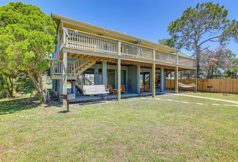 Waterfront Cedar Key Duplex Home: Grill & Dock!