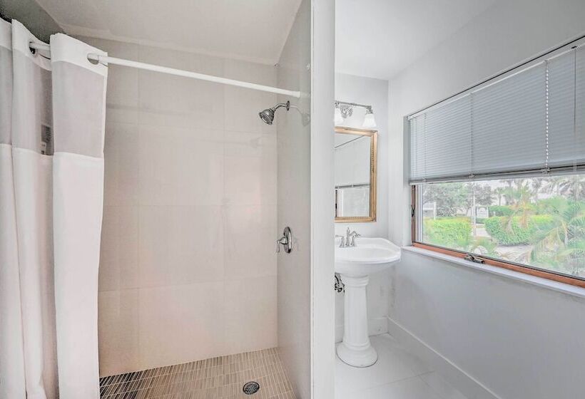 Waterfront Marco Island House With Shared Dock!