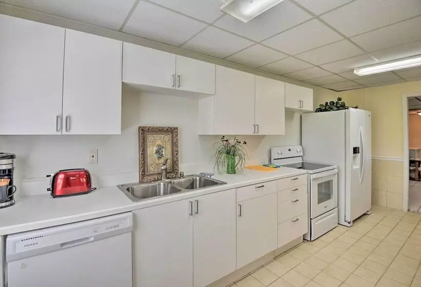 Waterfront Welaka Escape W/ Private Docks!