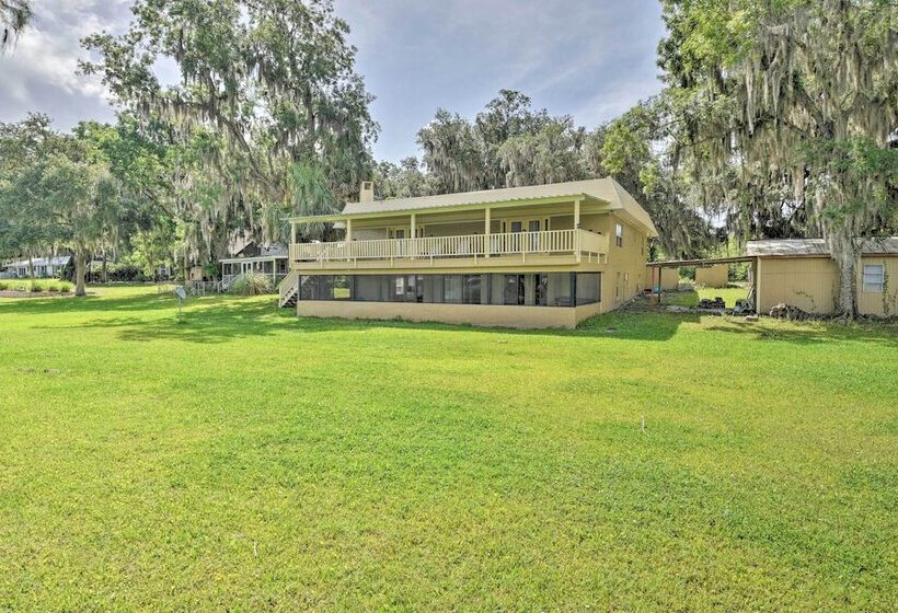 Waterfront Welaka Escape W/ Private Docks!
