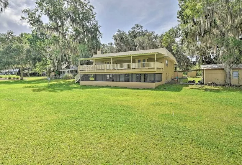 Waterfront Welaka Escape W/ Private Docks!