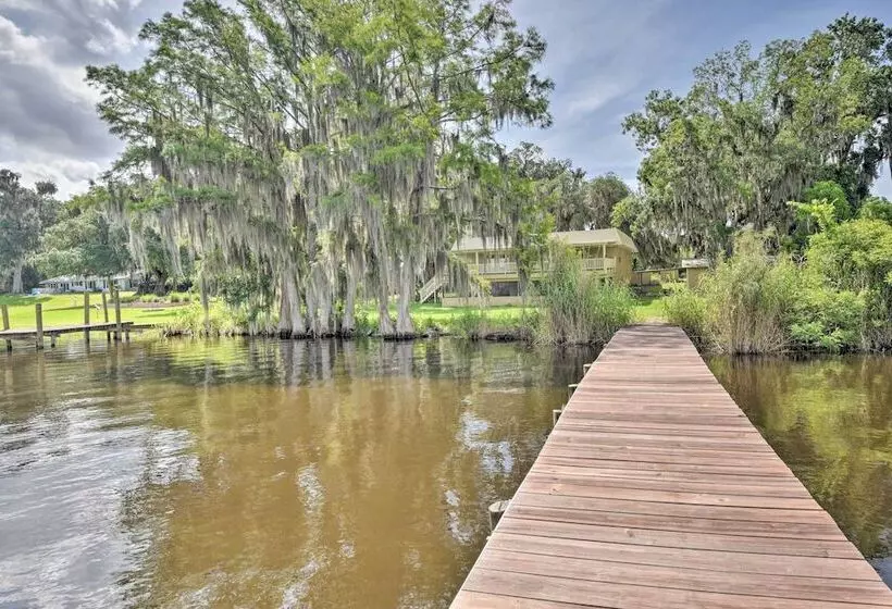 Waterfront Welaka Escape W/ Private Docks!