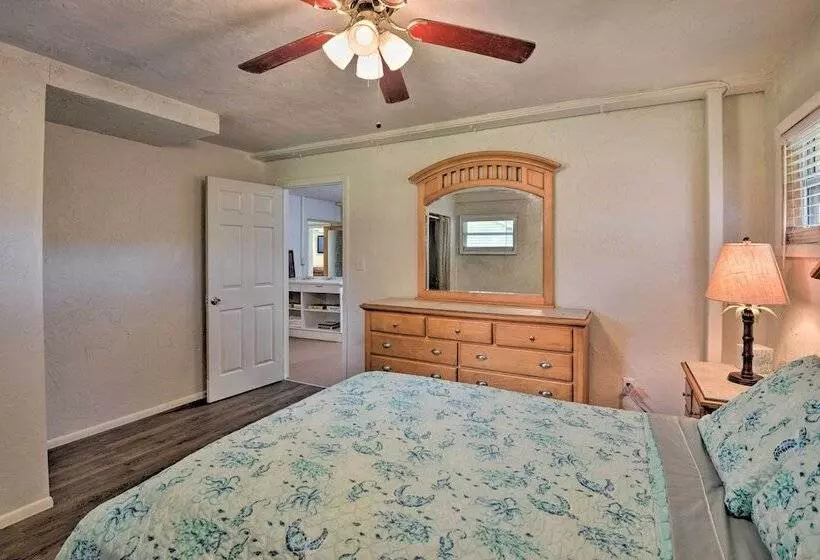 Waterfront Welaka Escape W/ Private Docks!