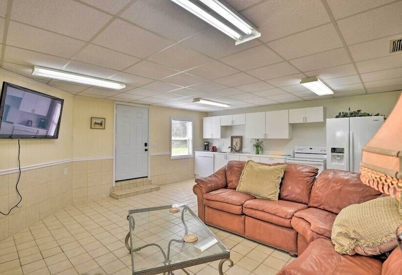 Waterfront Welaka Escape W/ Private Docks!