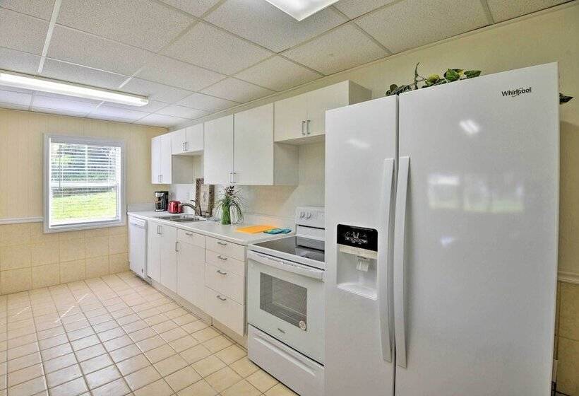 Waterfront Welaka Escape W/ Private Docks!