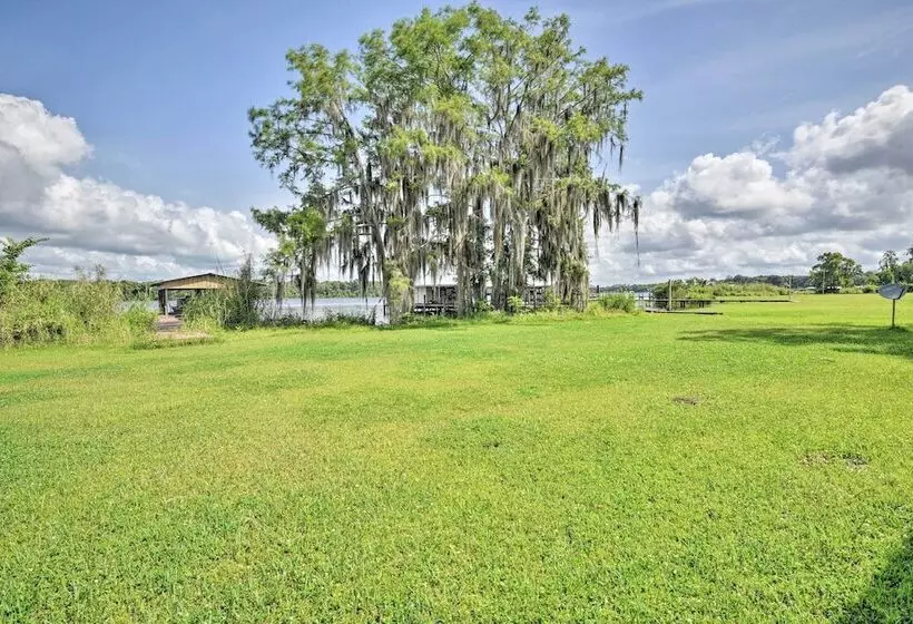 Waterfront Welaka Escape W/ Private Docks!