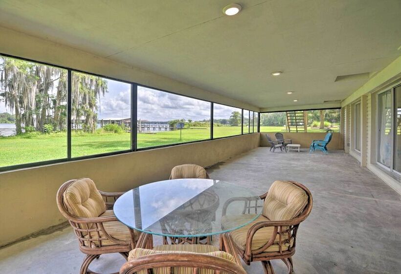 Waterfront Welaka Escape W/ Private Docks!