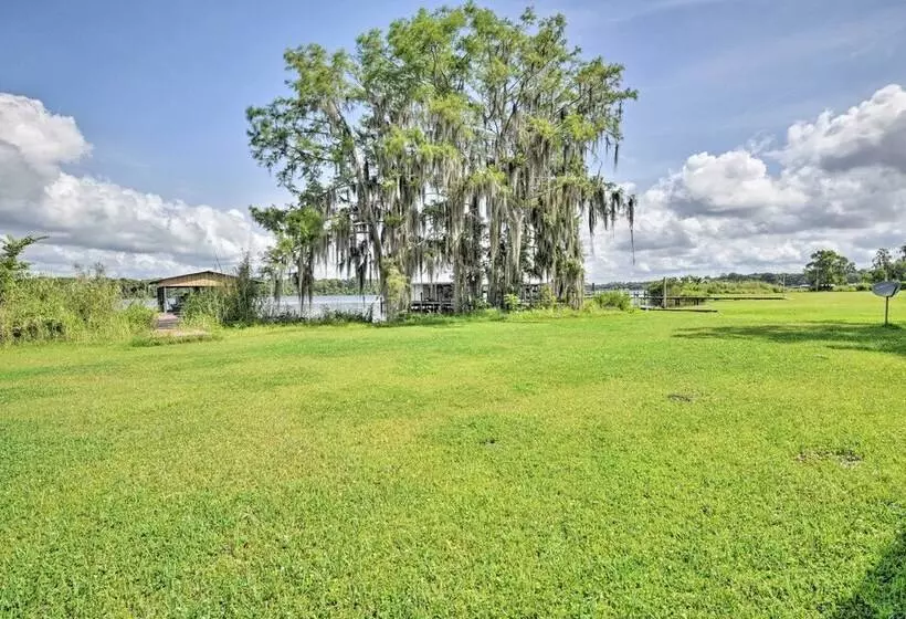 Waterfront Welaka Escape W/ Private Docks!
