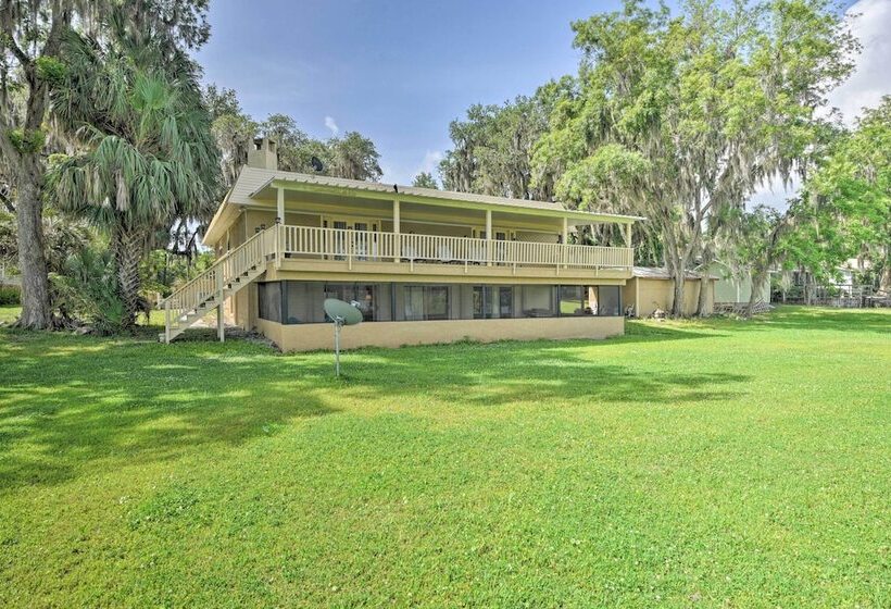 Waterfront Welaka Escape W/ Private Docks!