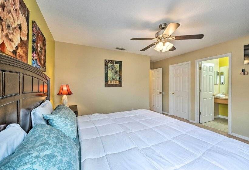 Spacious Family Home W/ Spa In Davenport!