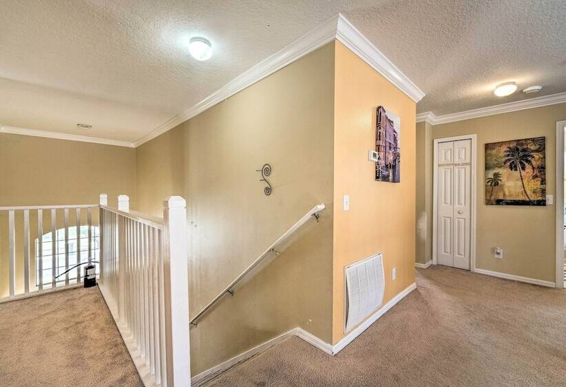 Spacious Family Home W/ Spa In Davenport!