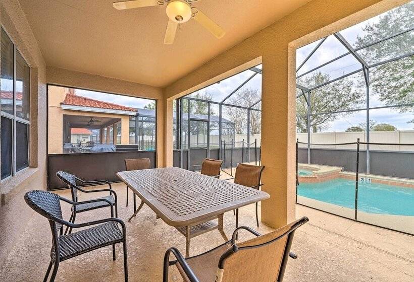 Spacious Family Home W/ Spa In Davenport!