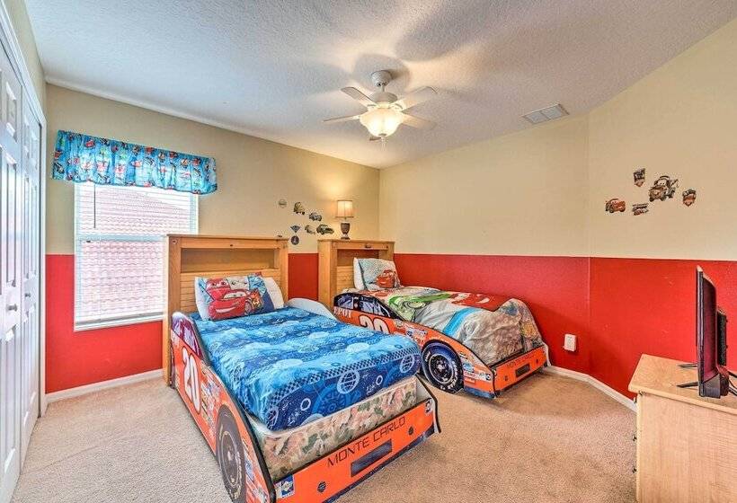 Spacious Family Home W/ Spa In Davenport!