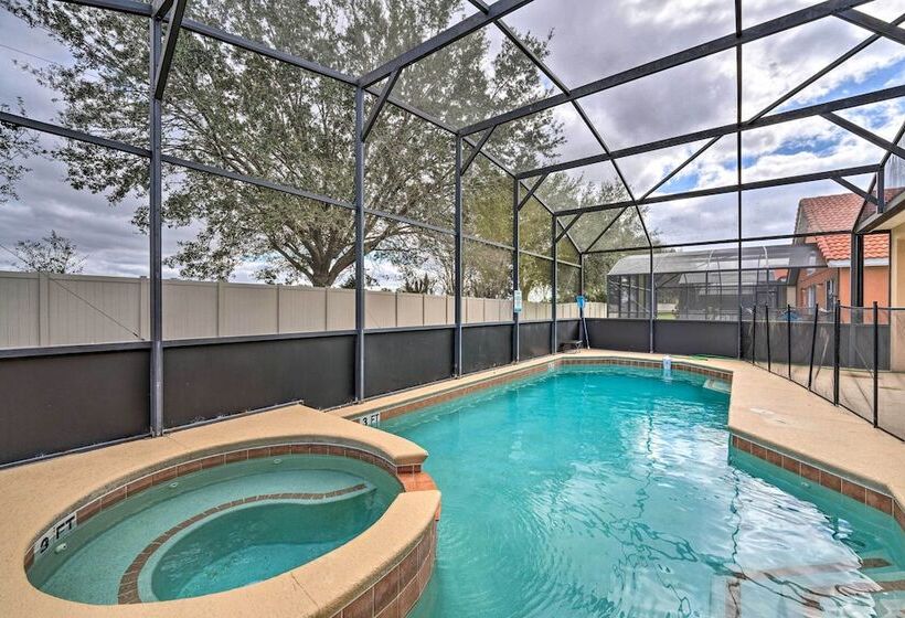 Spacious Family Home W/ Spa In Davenport!