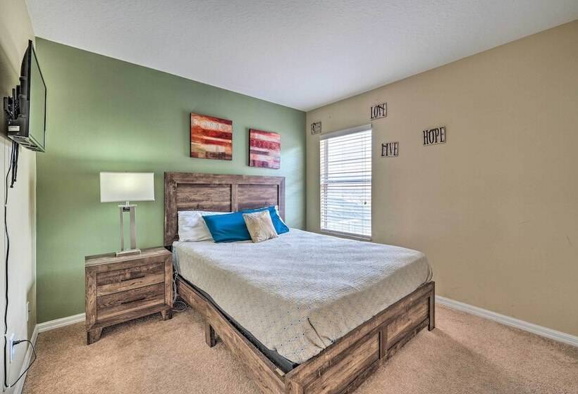 Spacious Family Home W/ Spa In Davenport!