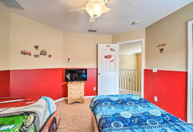 Spacious Family Home W/ Spa In Davenport!