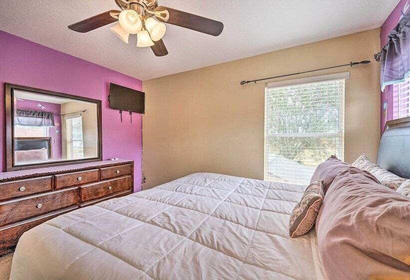 Spacious Family Home W/ Spa In Davenport!