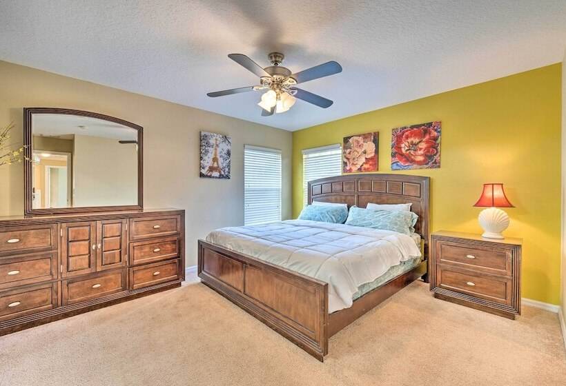 Spacious Family Home W/ Spa In Davenport!