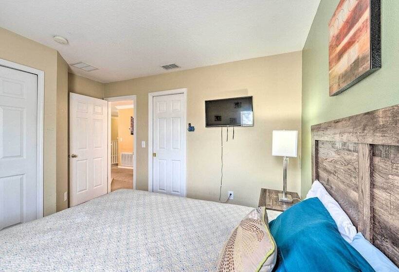 Spacious Family Home W/ Spa In Davenport!