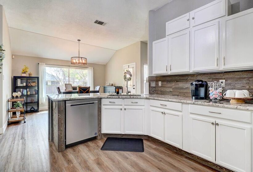 Airy Georgetown Home W/ Fire Pit!