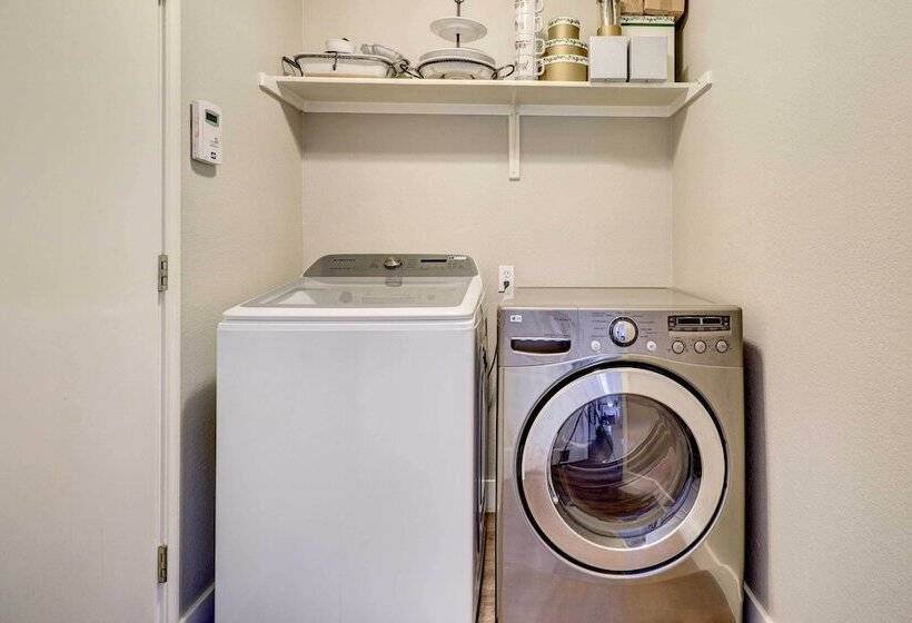 Airy Georgetown Home W/ Fire Pit!